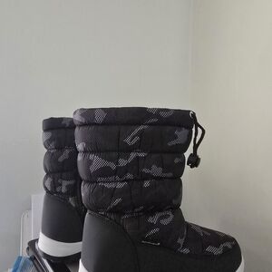 Black and White Patterned Winter Boots